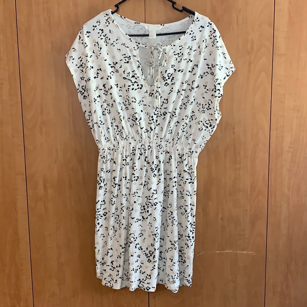 H&M dress. White with tan dots and black flowers. 100% cotton size Medium.